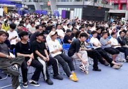 大(dà)湾區(qū)電(diàn)竞迷(mí)再聚(jù)萬(wàn)江，LOL峡谷传奇观赛派對(duì)落幕