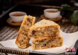 浙江月饼“花(huā)枝招(zhāo)展”出圈(quān) 中秋味道飘香海(hǎi)外(wài)