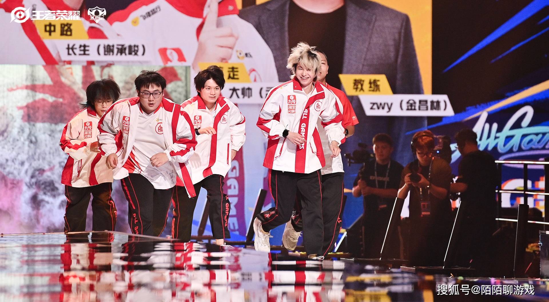 2025年KPL年縂(zǒng)战队分析(xī):AG剑指7连冠,久哲轮换值得期待,JDG没戏!