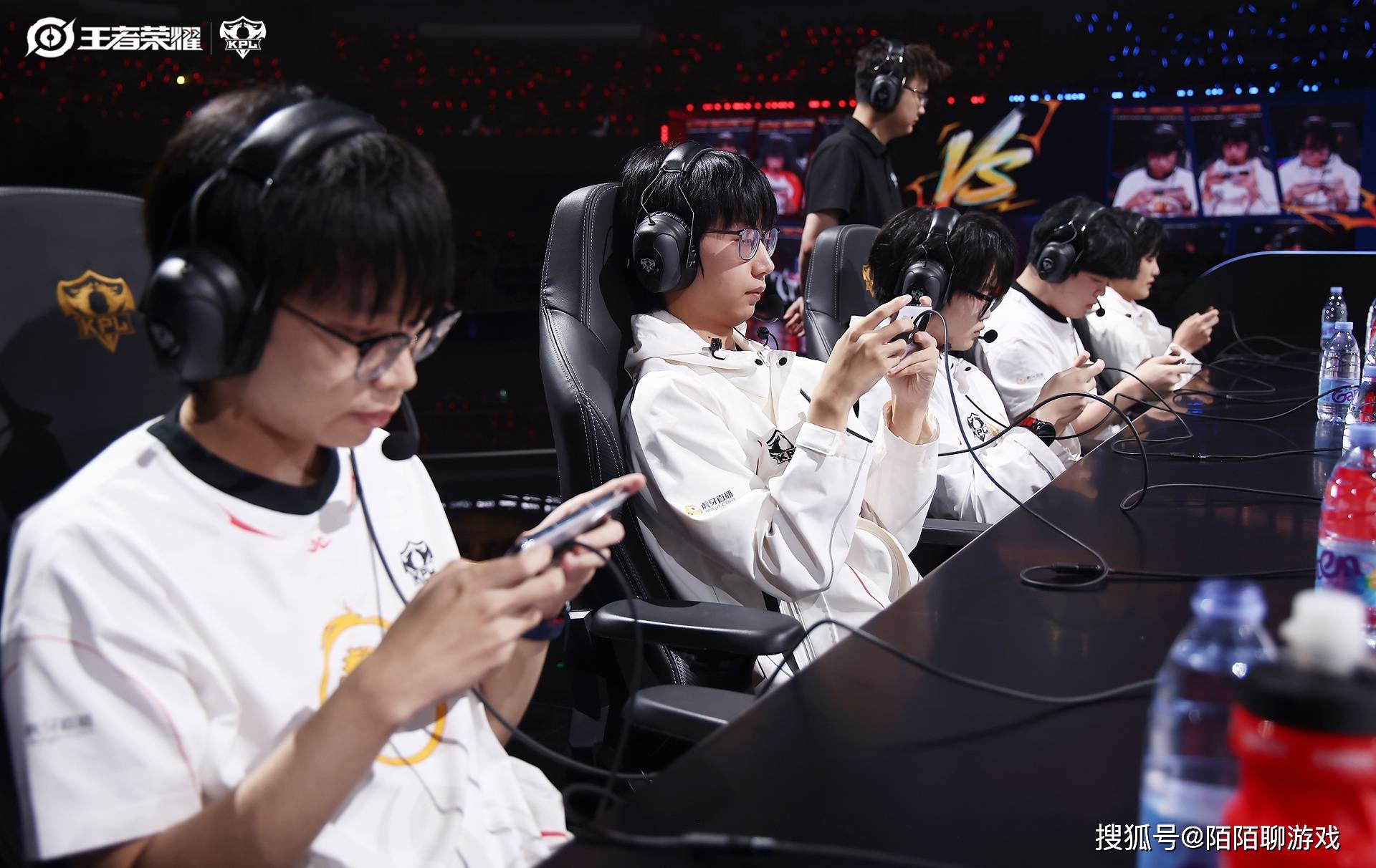 2025年KPL年縂(zǒng)战队分析(xī):AG剑指7连冠,久哲轮换值得期待,JDG没戏!