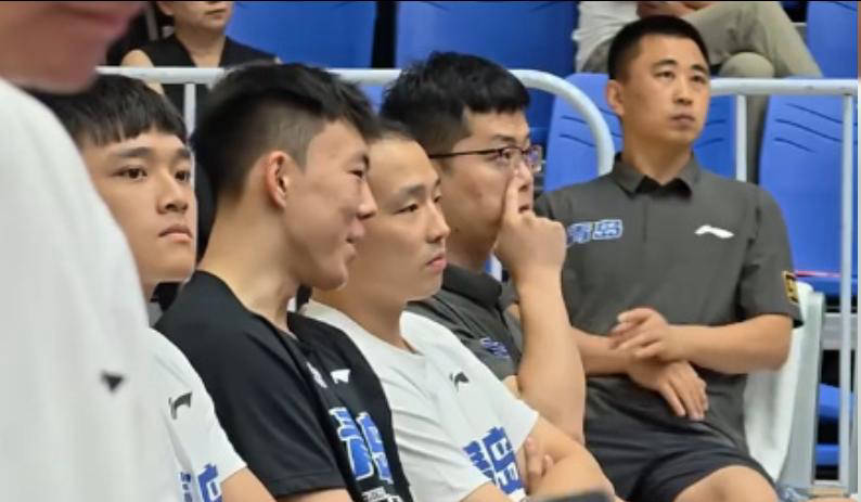 職(zhí)业聯(lián)赛转会纠纷引发球迷讨论