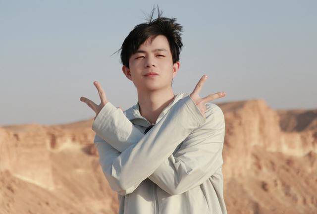 年总租借规则公(gōng)布，AG坦然基本锁，狼队有(yǒu)意櫻(yīng)花(huā)，久哲久酷(kù)團(tuán)聚(jù)？