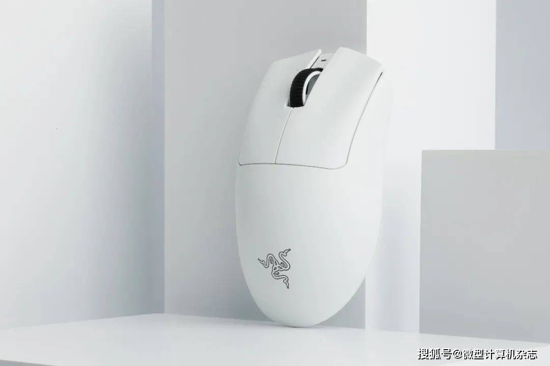 拔(bá)擢核心性(xìng)能,诉諸(zhū)專(zhuān)业电竞!雷蛇炼狱蝰蛇V4專(zhuān)业版无線(xiàn)游戏鼠标