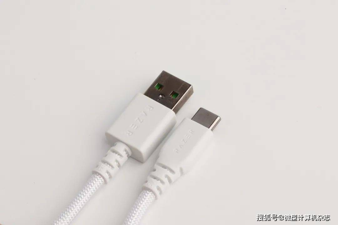 拔(bá)擢核心性(xìng)能,诉諸(zhū)專(zhuān)业电竞!雷蛇炼狱蝰蛇V4專(zhuān)业版无線(xiàn)游戏鼠标