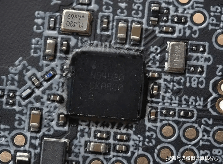 拔(bá)擢核心性(xìng)能,诉諸(zhū)專(zhuān)业电竞!雷蛇炼狱蝰蛇V4專(zhuān)业版无線(xiàn)游戏鼠标