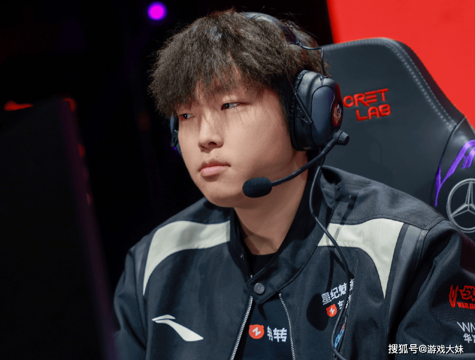 Bin接(jiē)受采訪(fǎng)，对上單(dān)英(yīng)雄(xióng)按(àn)喜好进行排名，第(dì)一名是(shì)坦克英(yīng)雄(xióng)