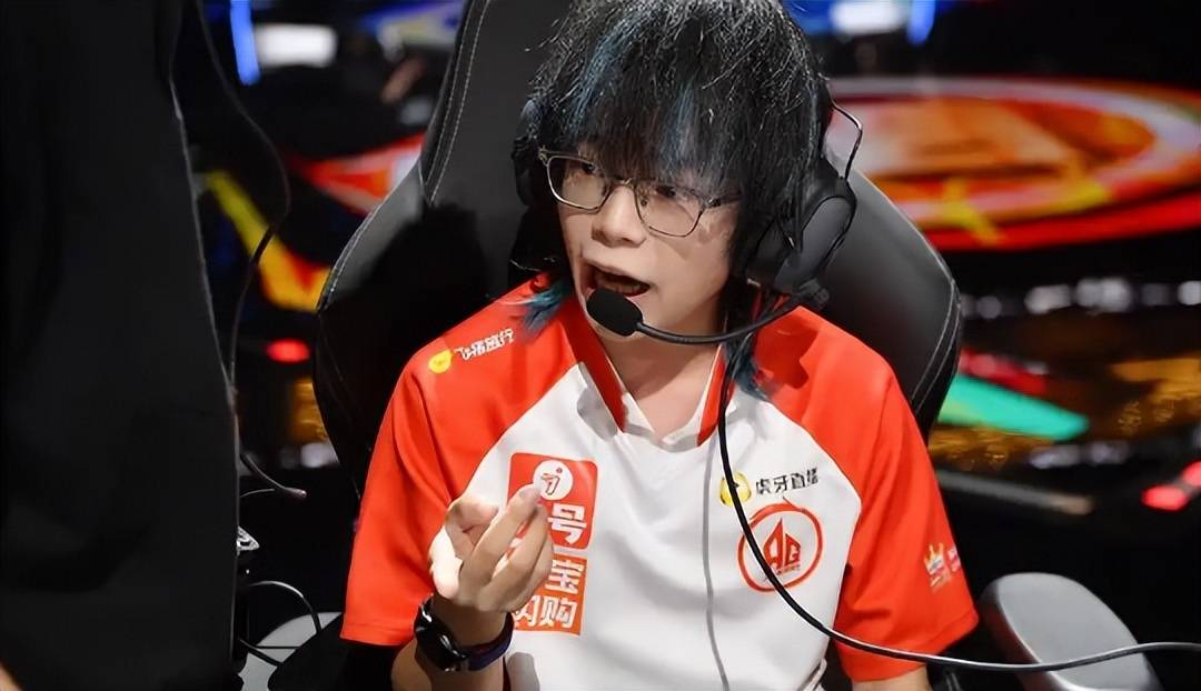 AG超玩会钟意透露休息打算，粉丝担心，王朝要陨落了