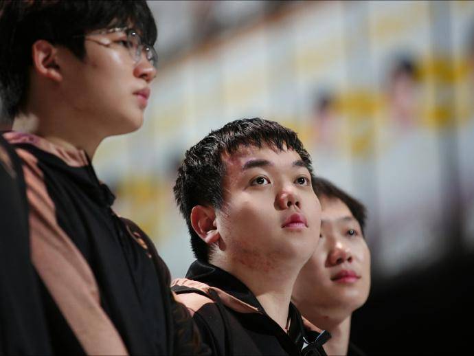 KPL转会期(qī)網(wǎng)傳(chuán)新瓜(guā):新資(zī)本(běn)投資(zī)RNGM,大(dà)概率鎖(suǒ)定傳(chuán)奇教练久哲