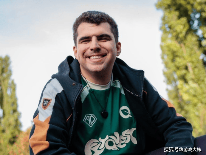 LOL选手吐槽女性生(shēng)理期(qī),鏡(jìng)头被全部(bù)剪掉,如今战隊(duì)宣(xuān)佈(bù)将他开除