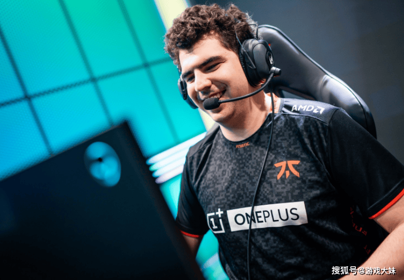 LOL选手吐槽女性生(shēng)理期(qī),鏡(jìng)头被全部(bù)剪掉,如今战隊(duì)宣(xuān)佈(bù)将他开除