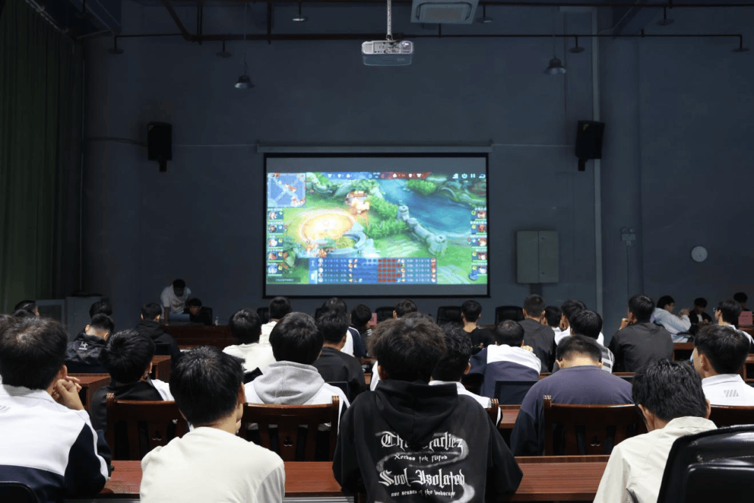 百色工(gōng)業(yè)技(jì)工(gōng)学校“王者荣耀(yào)”电子竞技(jì)比赛圆满落(luò)幕