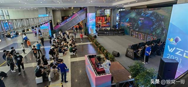 想赚大錢(qián),可以关注(zhù)電(diàn)竞比赛周边产业发展,電(diàn)竞選(xuǎn)手(shǒu)收(shōu)入直线上升