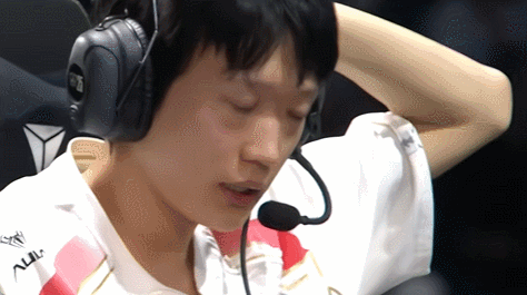 LPL上演绝望一幕!解说现场痛哭,二路哀声一片,真正的末日来了