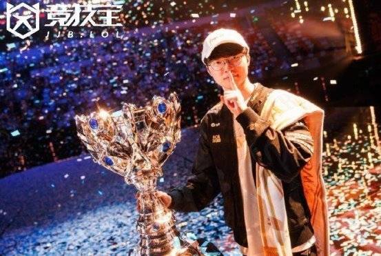 LOL-T1问鼎S15全球总决赛冠军,Faker收获个人第(dì)六冠