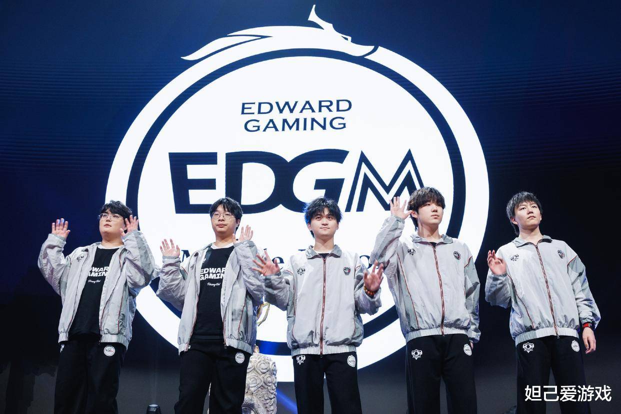 年总首巅!奶龙险胜EDGM闯进八强,皖皖三连MVP巨能C!