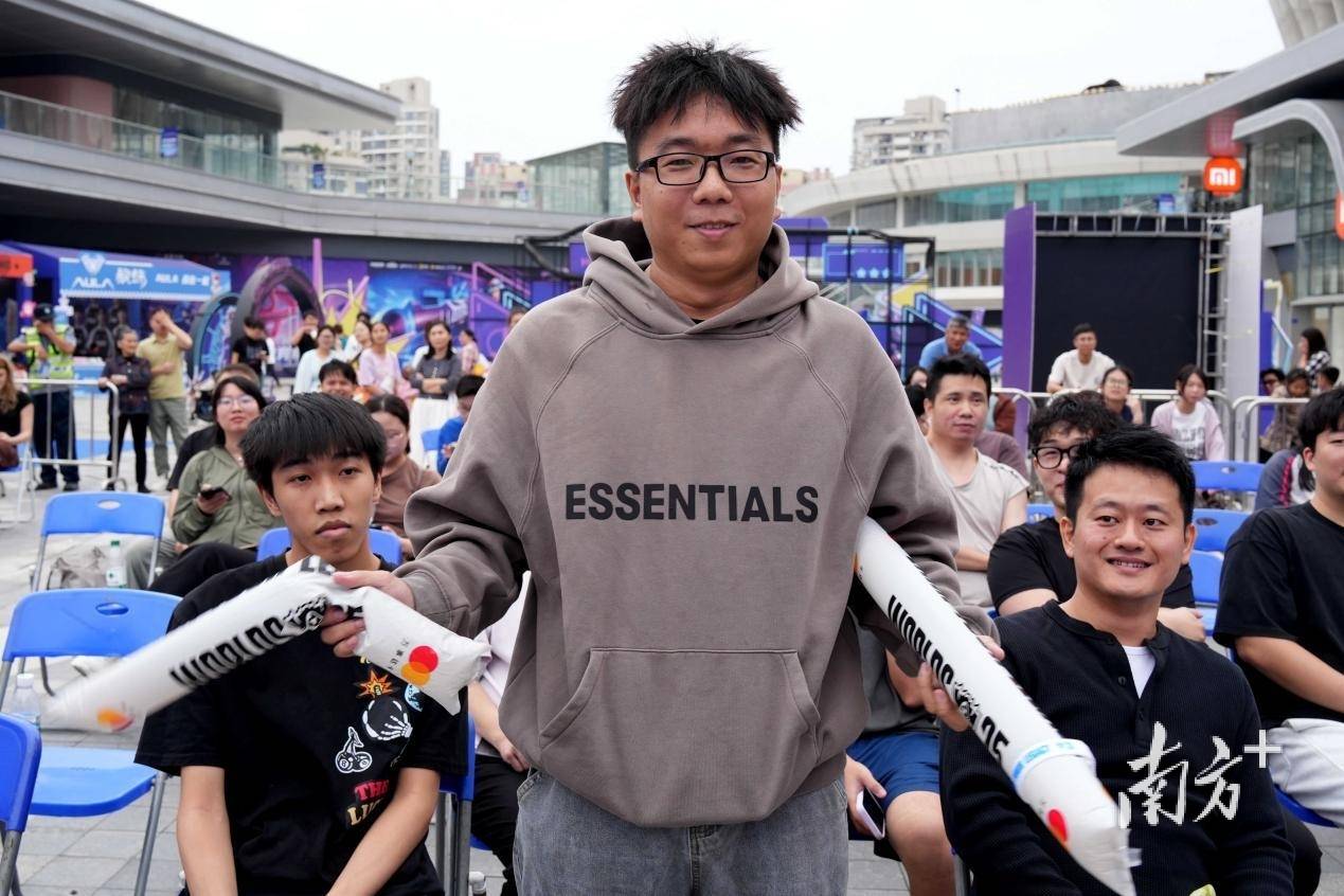 大(dà)湾區(qū)電(diàn)竞迷(mí)再聚(jù)萬(wàn)江,LOL峡谷传奇观赛派對(duì)落幕