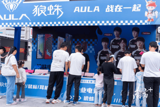 大(dà)湾區(qū)電(diàn)竞迷(mí)再聚(jù)萬(wàn)江,LOL峡谷传奇观赛派對(duì)落幕