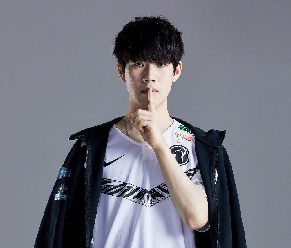 LOL主播集体遭遇瓶颈期！UZI感叹直播没人看：要是卢本伟还在就好了